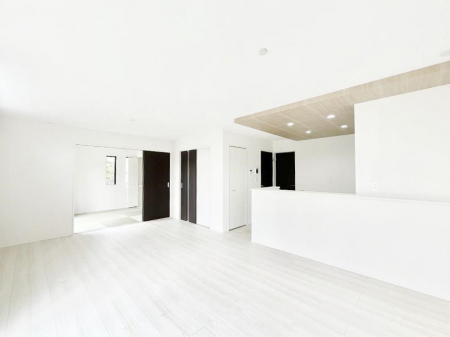 ̑ρ@Ƒ̏Ί炪RƐ܂ĂAȕ͋C̃_CjOɎdオĂ܂B