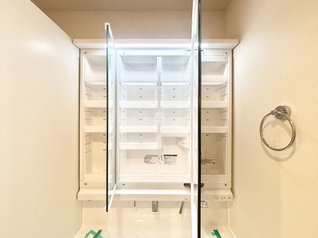 ���̑����ρ@�O�ʋ��̗��ɁA���ϕi��q���p�i�Ȃǂ����[�\�B���ʑ����������ƕۂ��܂��I