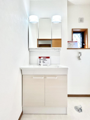 ʑEʏ@邢ʏ͖̐gxxyłႢłB