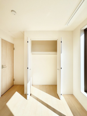 ���[�@�m���̃N���[�[�b�g�B���s��������̂Ō���̈ߗނ�����������܂�܂��B