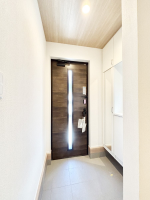 ���ց@�K���X�X���b�g�̓��������փh�A�������Ɍ���͂��Ă���܂�