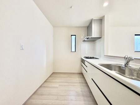 �L�b�`���@�u�₩�ȕ����ʂ蔲����L�b�`���B��������̂Ŗ��邭���C�ɂ��𗧂��܂��B