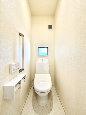 �g�C���@�g�C����1�K��2�K���ꂼ��ɔz�u����Ă��ĂƂĂ��֗��ł��B 