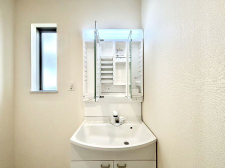 ���̑����ρ@�O�ʋ��̗��ɁA���ϕi��q���p�i�Ȃǂ����[�\�B���ʑ����������ƕۂ��܂��I