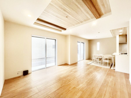 ̑ρ@Ƒ̏Ί炪RƐ܂ĂAȕ͋C̃_CjOɎdオĂ܂ 