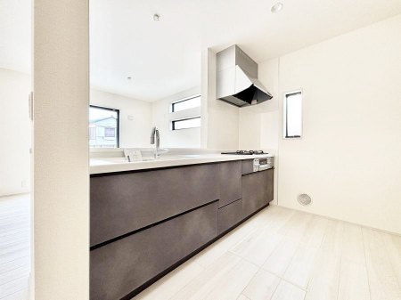 �L�b�`���@���r���O�ŗV�Ԃ��q�l�������Ȃ��炨�������ł���ΖʃL�b�`���B  