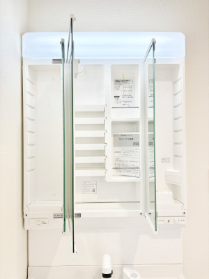 ���̑����ρ@�O�ʋ��̗��ɁA���ϕi��q���p�i�Ȃǂ����[�\�B���ʑ����������ƕۂ��܂��I