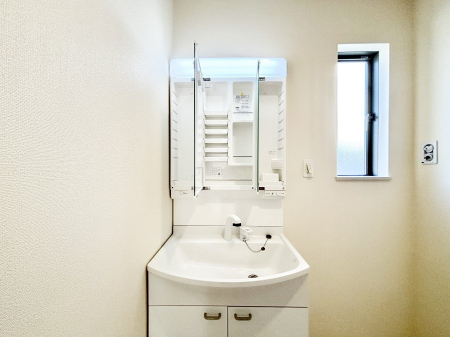 ���̑����ρ@�O�ʋ��̗��ɁA���ϕi��q���p�i�Ȃǂ����[�\�B���ʑ����������ƕۂ��܂��I