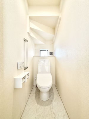 �g�C���@�g�C����1�K��2�K���ꂼ��ɔz�u����Ă��ĂƂĂ��֗��ł��B 