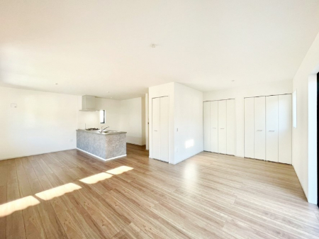 ���̑����ρ@�Ƒ��̏Ί炪���R�Ɛ��܂�Ă���A����ȕ��͋C�̃_�C�j���O�Ɏd�オ���Ă��܂��B