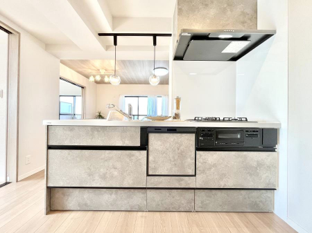 �L�b�`���@���������Ȃ���ł����Ƒ��Ƃ̉�b���y���߂�ΖʃL�b�`��