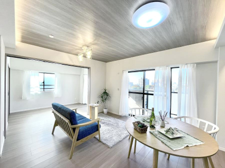 ���r���O�@�傫�ȑ����炽���Ղ�̗z���ƕ����������郊�r���O  