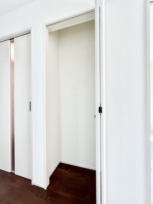 ���̑����ρ@���r���O���[�B�����Ɏ��[������ƕ����W�܂�LDK���X�b�L���Еt�������ł��ˁB  