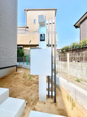 ���̑��@�\�D�E�C���^�[�z���E�|�X�g���ЂƂɏW��B�G���g�����X�ɂȂ��ރV���v���f�U�C���B