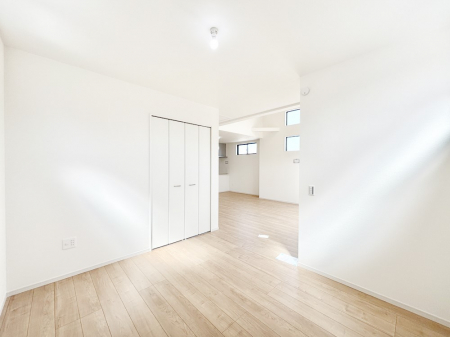 ̑ρ@Ƒ̏Ί炪RƐ܂ĂAȕ͋C̃_CjOɎdオĂ܂B