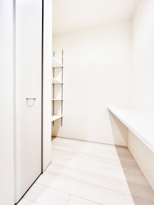 ���̑����ρ@�L�b�`���ɂ̓p���g���[�I�H�ނ̃X�g�b�N�͂������A���p�i�̎��[�Ȃǎg�����͂��낢��I