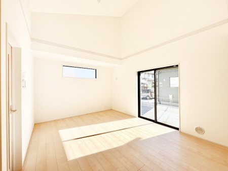 ���r���O�@���邢�z���������A�����̕��͋C�ɖ�������郊�r���O�_�C�j���O