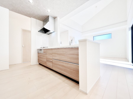 �L�b�`���@���Ƒ��̉�b�e�ޑΖʃL�b�`���B���������̃p�p�}�}�����Ƒ��Ɖ߂������Ԃ����������I