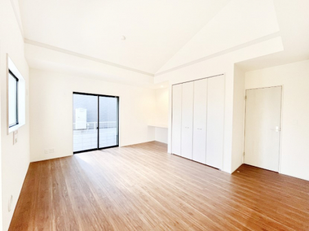 ���r���O�@���邢�z���������A�����̕��͋C�ɖ�������郊�r���O�_�C�j���O