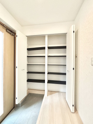 ���̑����ρ@�����Ղ���[�ł���V���[�Y�{�b�N�X�ŉƑ��S���̌C���A���ւ�������B  