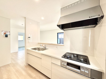 �L�b�`���@���������Ȃ���ł����Ƒ��Ƃ̉�b���y���߂�ΖʃL�b�`��