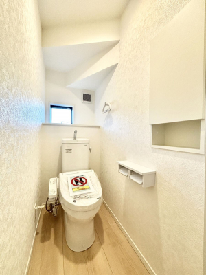 �g�C���@�g�C����1�K��2�K���ꂼ��ɔz�u����Ă��ĂƂĂ��֗��ł��B 