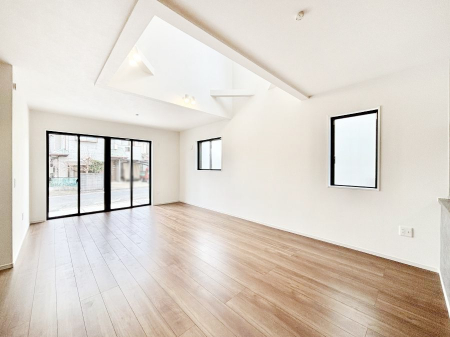 ���r���O�@�Ƒ��c���̎��Ԃ����������Ȃ��났�̃��r���O�_�C�j���O�B   