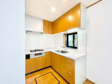 �L�b�`���@�u�₩�ȕ����ʂ蔲����L�b�`���B��������̂Ŗ��邭���C�ɂ��𗧂��܂��B