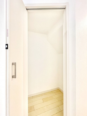 ���̑����ρ@�L�����[�B�|�������G�߂̏��������[���邱�Ƃ��ł��܂��B