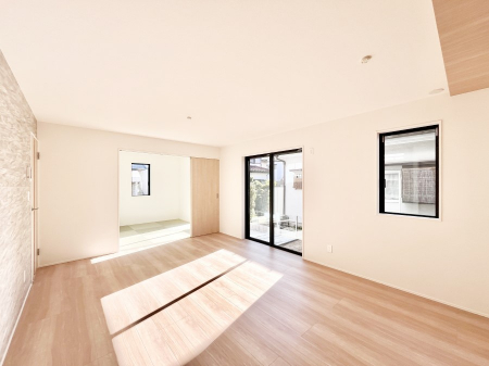 ���r���O�@�傫�ȑ����炽���Ղ�̗z���ƕ����������郊�r���O