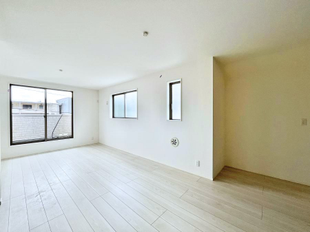 ̑ρ@Ƒ̏Ί炪RƐ܂ĂAȕ͋C̃_CjOɎdオĂ܂B