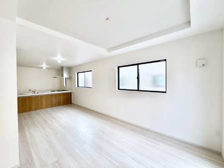 ���̑����ρ@�Ƒ��̏Ί炪���R�Ɛ��܂�Ă���A����ȕ��͋C�̃_�C�j���O�Ɏd�オ���Ă��܂��B