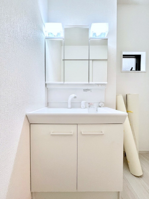 ���ʑ�E���ʏ��@�O�ʋ��̗��ɁA���ϕi��q���p�i�Ȃǂ����[�\�B���ʑ����������ƕۂ��܂��I  