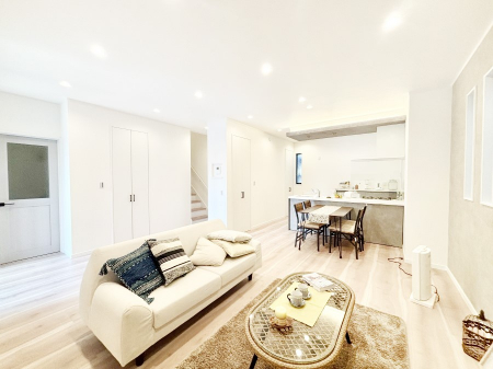 ���̑����ρ@�Ƒ��̏Ί炪���R�Ɛ��܂�Ă���A����ȕ��͋C�̃_�C�j���O�Ɏd�オ���Ă��܂��B