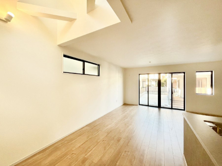 ���̑����ρ@�Ƒ��̏Ί炪���R�Ɛ��܂�Ă���A����ȕ��͋C�̃_�C�j���O�Ɏd�オ���Ă��܂��B