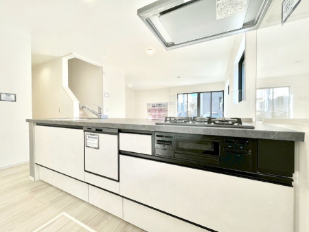 �L�b�`���@���������Ȃ���ł����Ƒ��Ƃ̉�b���y���߂�ΖʃL�b�`��