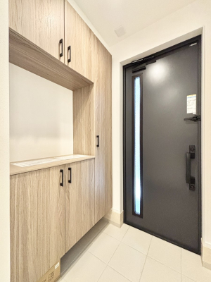 ���ց@�K���X�X���b�g�̓��������փh�A�������Ɍ���͂��Ă���܂�