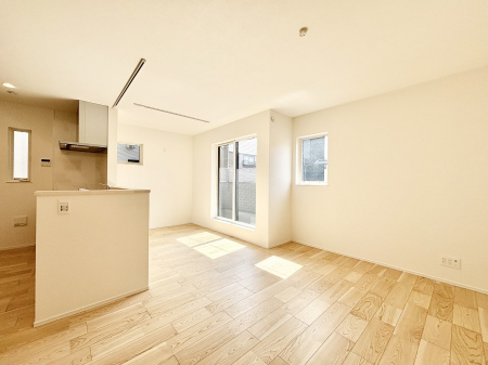 ���r���O�@���邢�z���������A�����̕��͋C�ɖ�������郊�r���O�E�_�C�j���O�B   