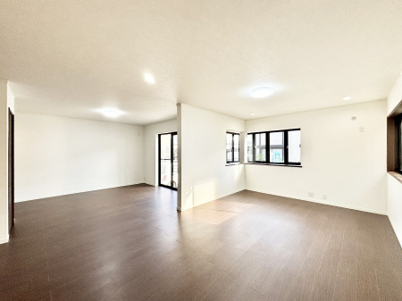 ̑ρ@Ƒ̏Ί炪RƐ܂ĂAȕ͋C̃_CjOɎdオĂ܂ 