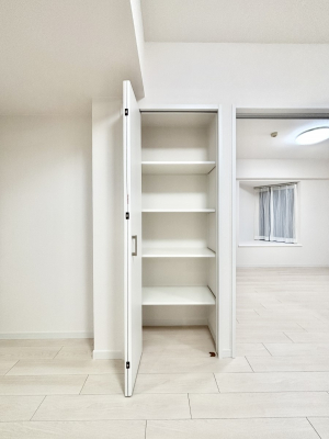 ���[�@���r���O���[�B�����Ɏ��[������ƕ����W�܂�LDK���X�b�L���Еt�������ł��ˁB      