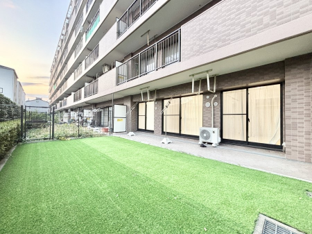 ���̑��@�J�������郋�e���X�ƃK�[�f�j���O���y���߂�L������I