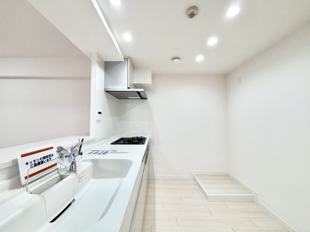 �L�b�`���@�������̂������ŉƑ��̏Ί炪�L����܂��I