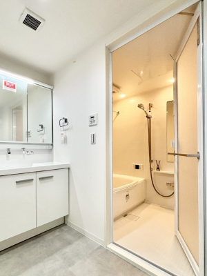 �����@����̔�������Ă���閾�邢�������̂���o�X���[��  