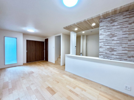 ���r���O�@���邢�z���������A�����̕��͋C�ɖ�������郊�r���O�E�_�C�j���O�B 