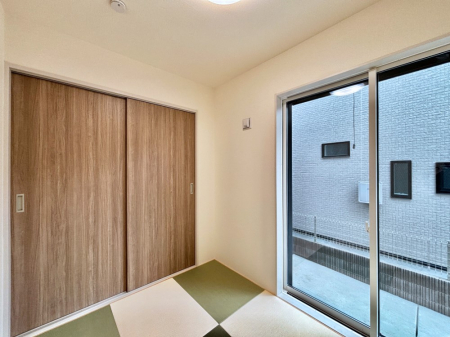 ���̑����ρ@���r���O�Ɨׂ荇���Ă���a���B�ق��ƈꑧ�ł���a�̋�Ԃ��Y�ꂸ�ɁB 