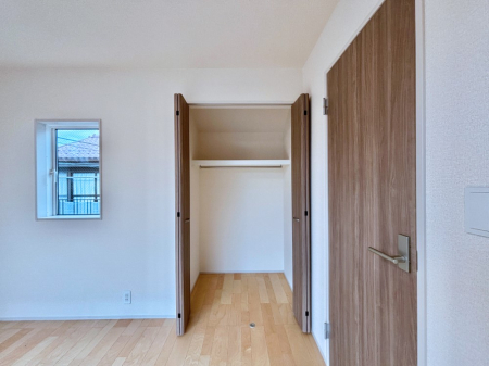 ���[�@�m���̃N���[�[�b�g�B���s��������̂Ō���̈ߗނ�����������܂�܂��B