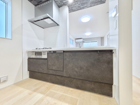 �L�b�`���@�u�₩�ȕ����ʂ蔲����L�b�`���B��������̂Ŗ��邭���C�ɂ��𗧂��܂��B