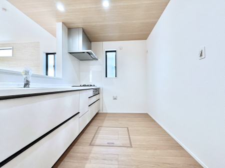 �L�b�`���@�u�₩�ȕ����ʂ蔲����L�b�`���B��������̂Ŗ��邭���C�ɂ��𗧂��܂��B