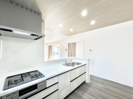 �L�b�`���@���������Ȃ���ł����Ƒ��Ƃ̉�b���y���߂�ΖʃL�b�`��