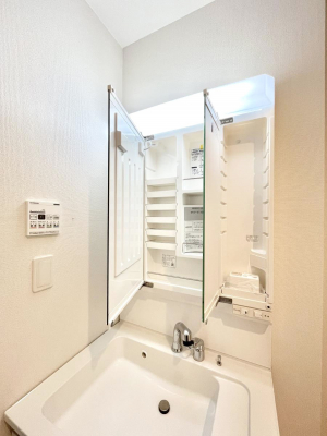 ���̑����ρ@�O�ʋ��̗��ɁA���ϕi��q���p�i�Ȃǂ����[�\�B���ʑ����������ƕۂ��܂��I